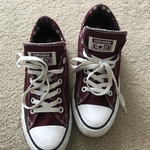 Red low top converse size 7